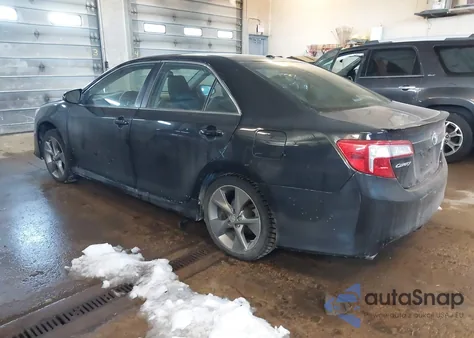 2014 Toyota Camry Se V6 z USA, uszkodzony, nr VIN 4T1BK1FK0EU546701